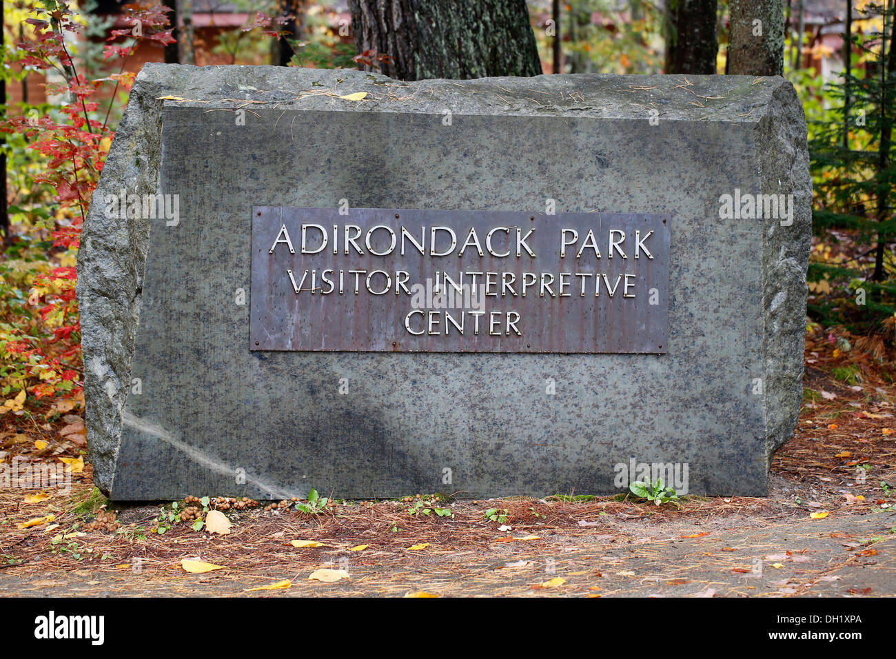 Adirondack Park Visitor Interpretive Center, Inschrift auf einem Stein, Upstate New York, USA Stockfoto