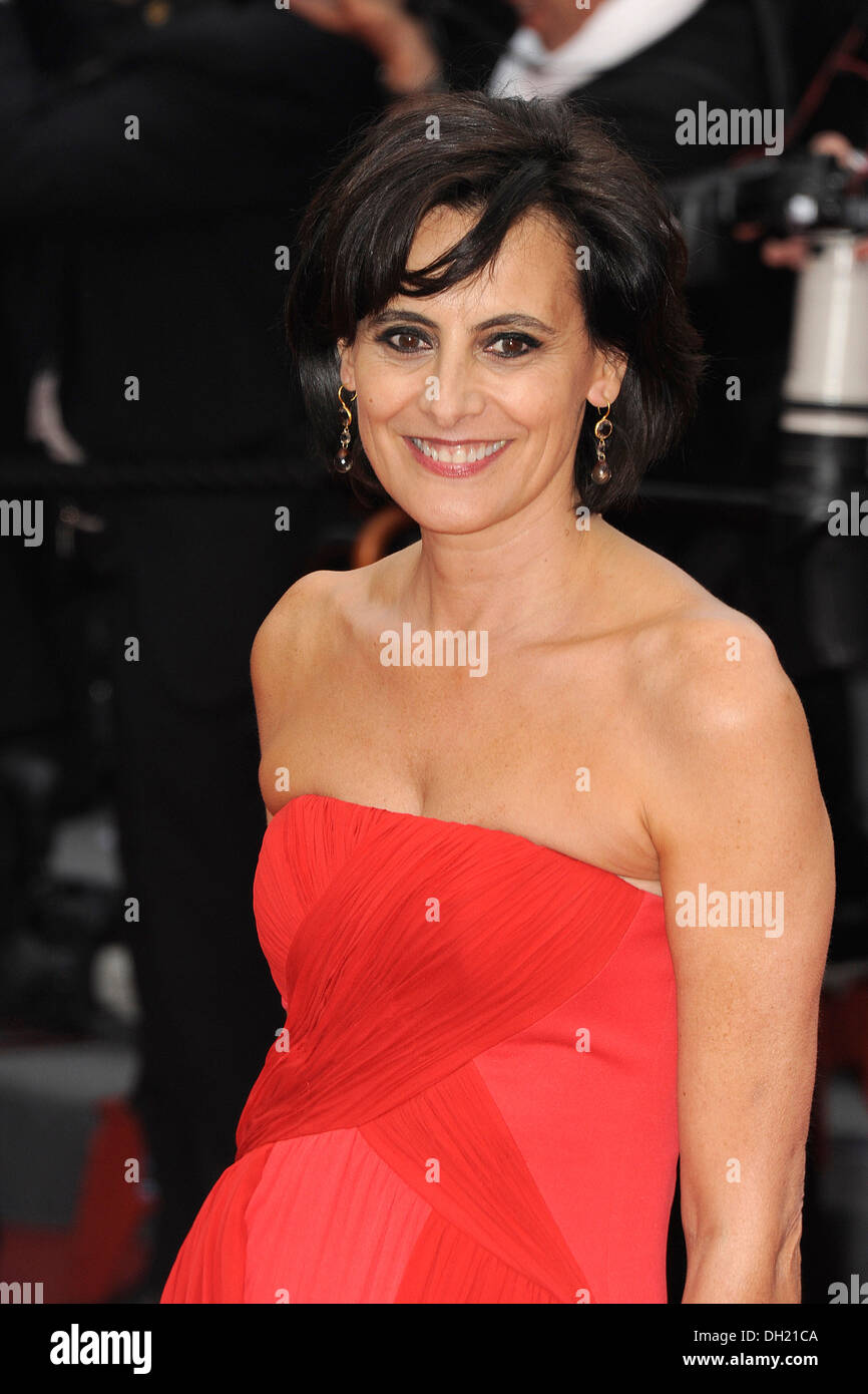 Stadt von Cannes Inès De La Fressange zu Fuß Onfamous roten Teppich