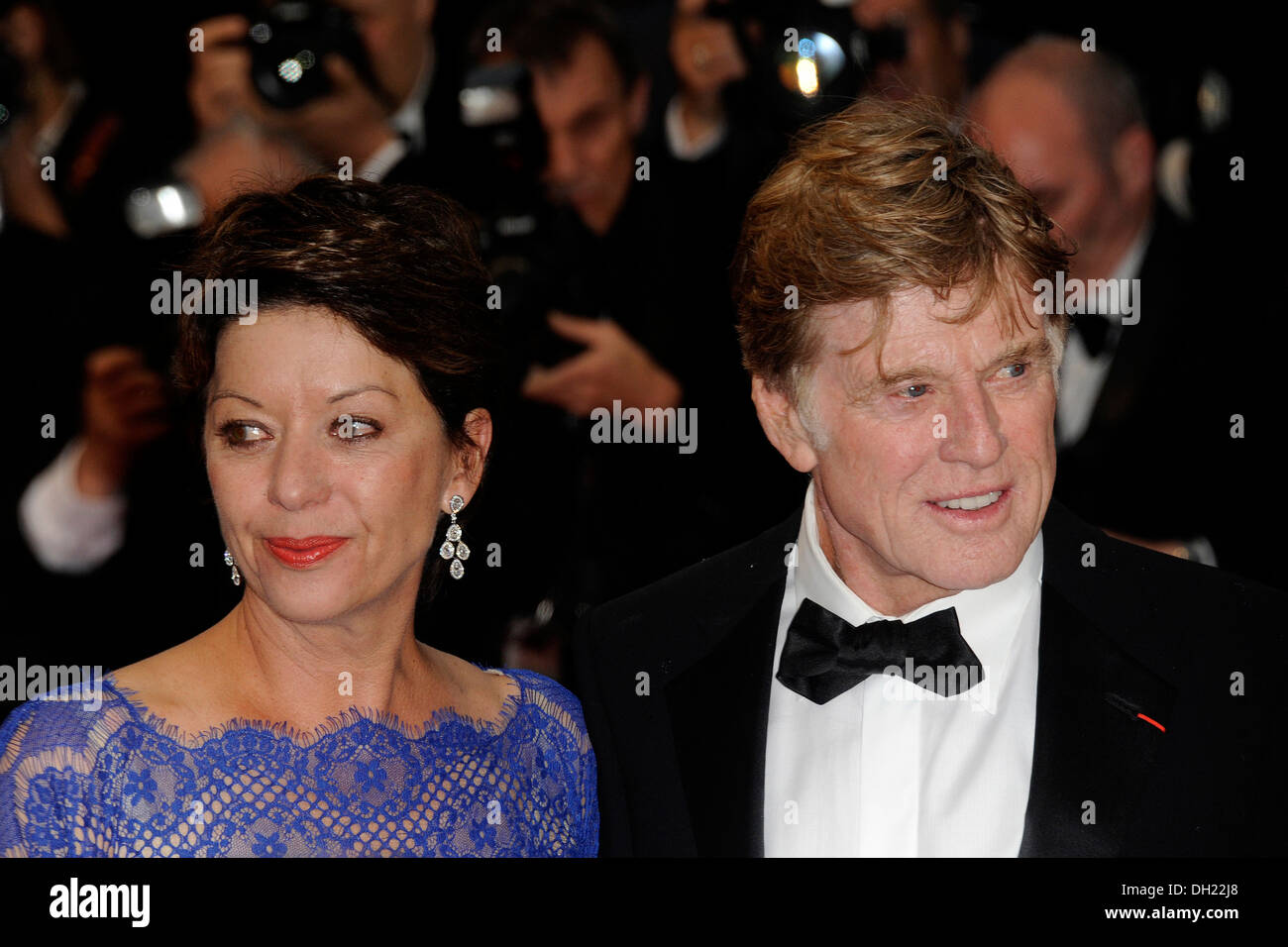 Stadt von Cannes: Robert Redford und seine Frau Sibylle Szaggars Onred Teppich Beforescreening von "Alles ist verloren" Onoccasion of66th Stockfoto