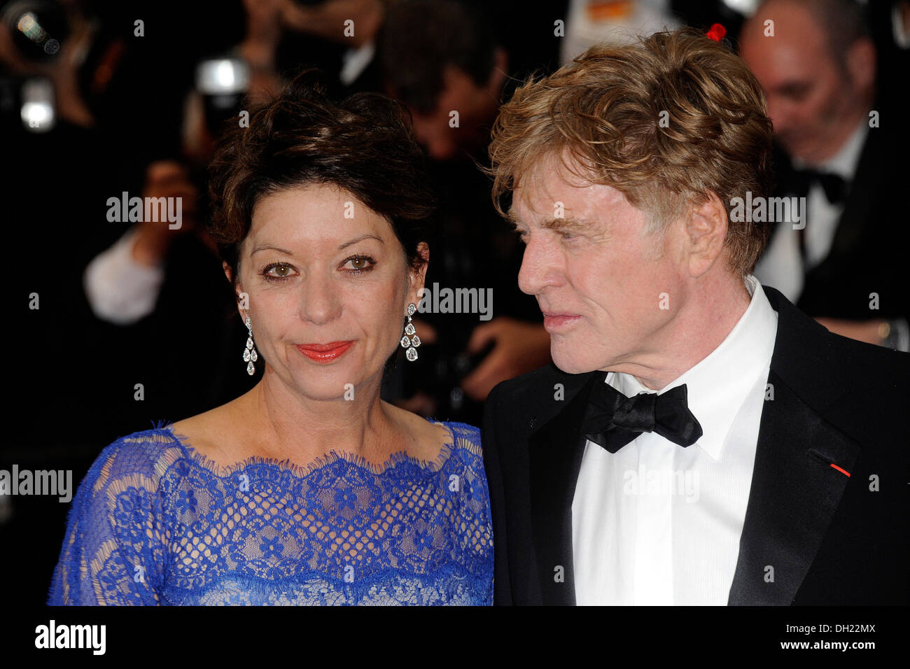Stadt von Cannes: Robert Redford und seine Frau Sibylle Szaggars Onred Teppich Beforescreening von "Alles ist verloren" Onoccasion of66th Stockfoto