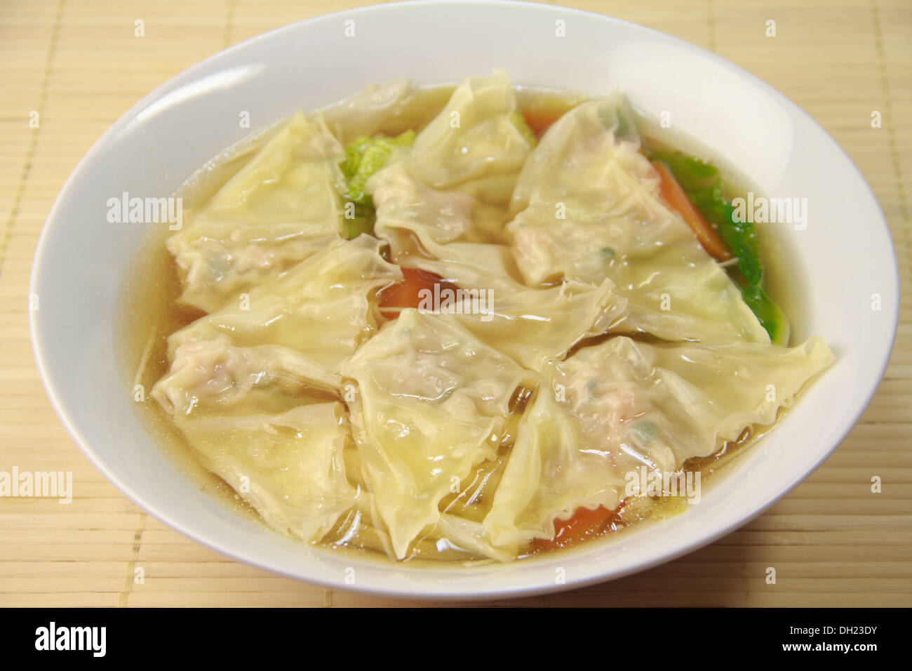 Wan tan suppe mit fleisch -Fotos und -Bildmaterial in hoher Auflösung ...