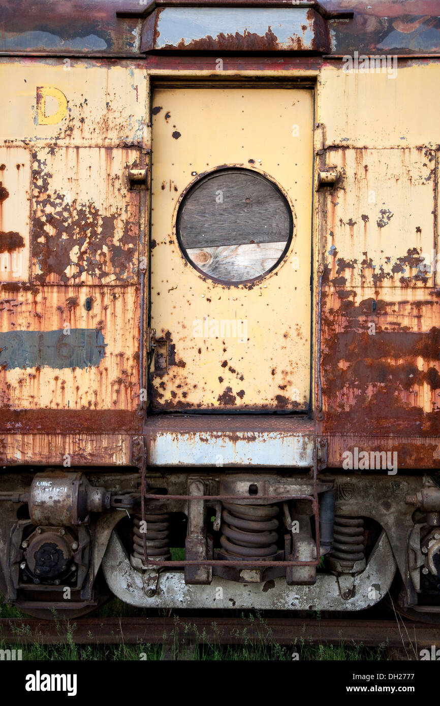 Eingang zum verrostet und baufälligen alten Milwaukee Road Pkw. Great Northern Railroad Spooner Wisconsin WI USA Stockfoto