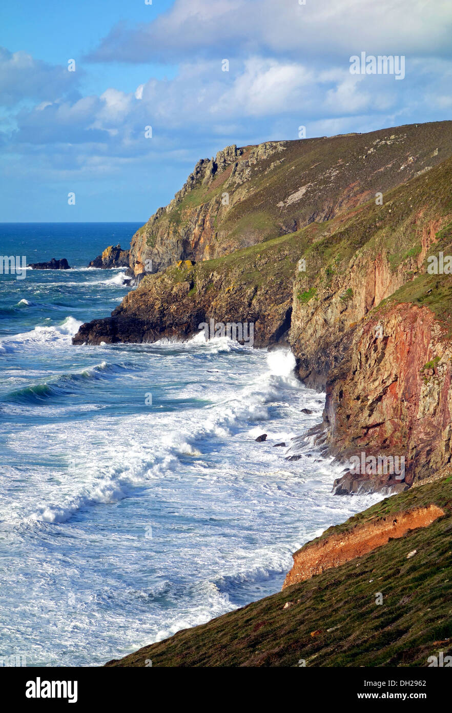 Die zerklüftete Küste in der Nähe von Extrameldung in Cornwall, Großbritannien Stockfoto