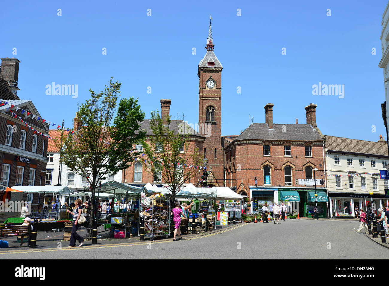 Markttag Stände im Marktplatz, Louth, Lincolnshire, England, Vereinigtes Königreich Stockfoto