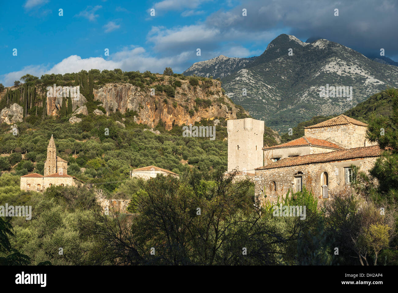 Die steinerne Türme und Häuser der Mourtzinos/Petreas Komplex in Upper/alte Kardamyli, äußere Mani, Peloponnes, Griechenland Stockfoto