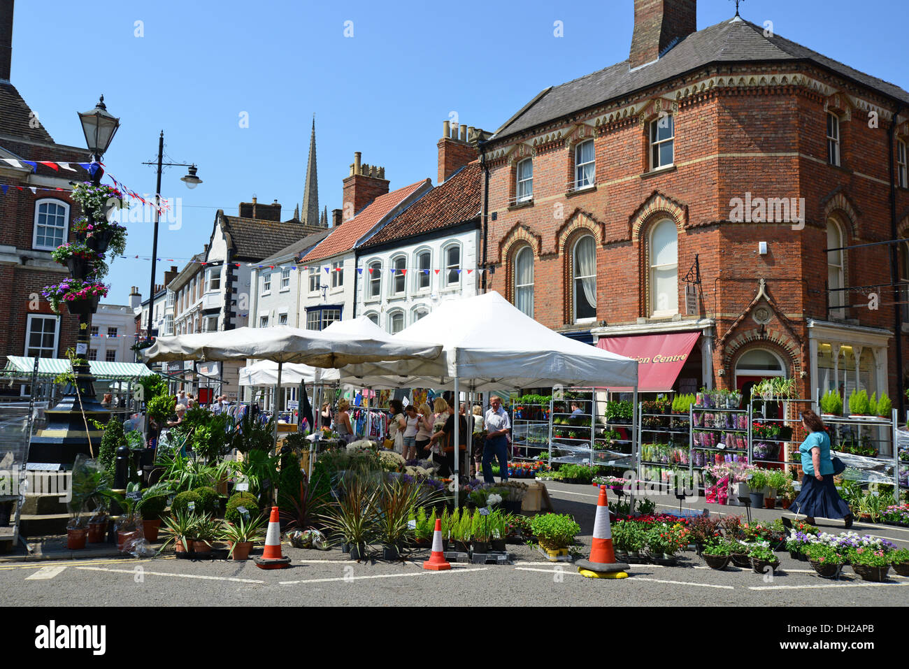 Markttag Stände im Marktplatz, Louth, Lincolnshire, England, Vereinigtes Königreich Stockfoto
