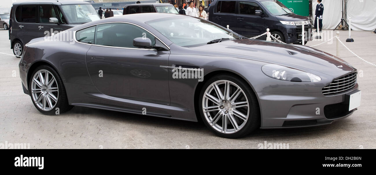 Der 2008 Aston Martin DBS ist ein luxuriöser Sportwagen mit V12-Motor, der ein atemberaubendes Design und kraftvolle Leistung vereint. Bekannt für seine Eleganz und Geschwindigkeit, wurde es 2006 als James Bond's Auto im Casino Royale vorgestellt. Stockfoto