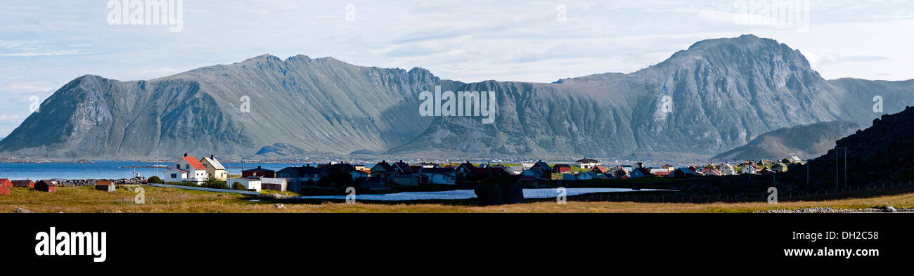 Berglandschaft in der Nähe der Stadt Eggum auf der Nordsee, Eggum, Lofoten, Nordland, Norwegen Stockfoto