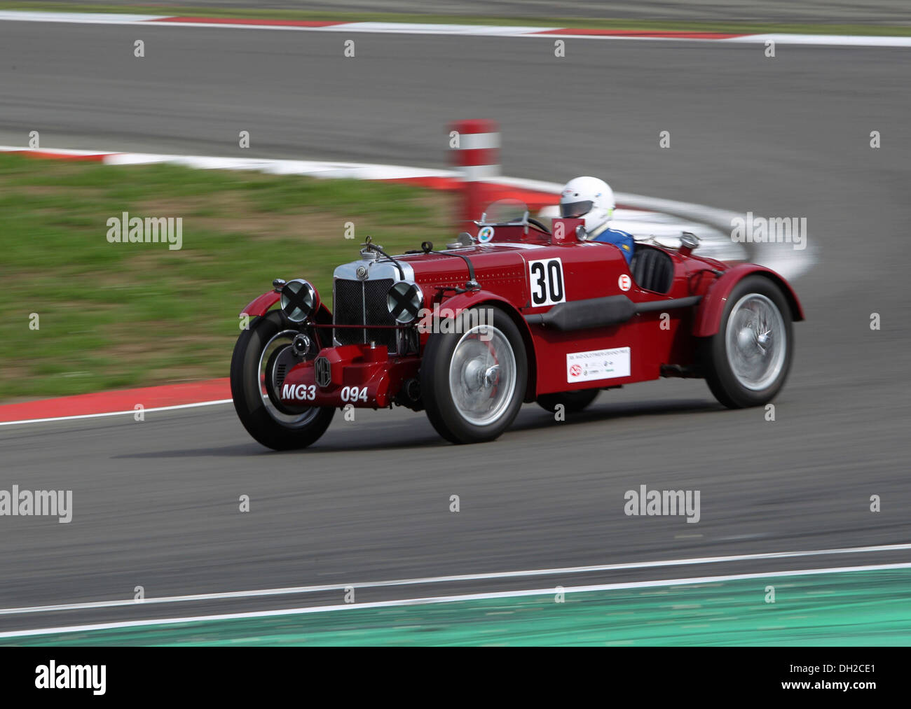 Rennen der Vorkriegs-Fahrzeuge, Guenter Krenn in der MG Magnette von 1934, Oldtimer-Grand-Prix 2010 für Oldtimer auf der Stockfoto