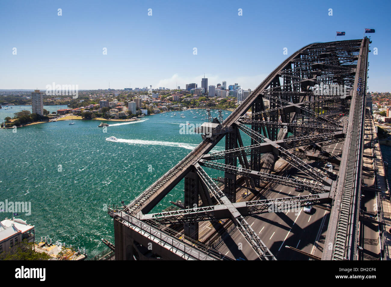 Blick in Richtung North Sydney von der Sydney Harbour Bridge Pylon in Sydney, Australien Stockfoto