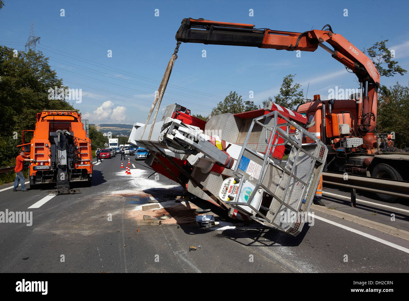 Unfall mit einem mobilen erhebend Arbeitsplattform, auf der B9 in der Nähe von Weißenthurm, Rheinland-Pfalz Stockfoto