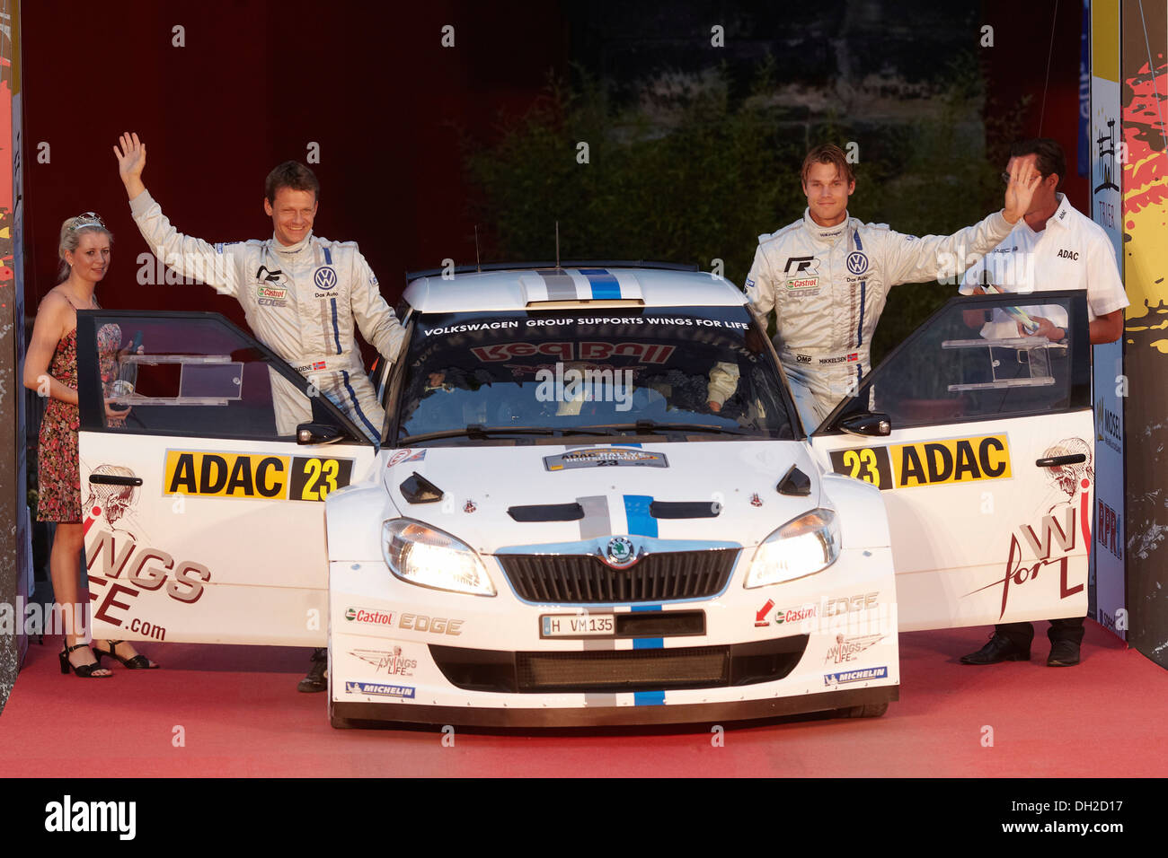 Andreas Mikkelsen, rechts, und Ola Floene ab der Porta Nigra in einem Skoda Fahrzeug an die ADAC Rallye Deutschland, Trier Stockfoto