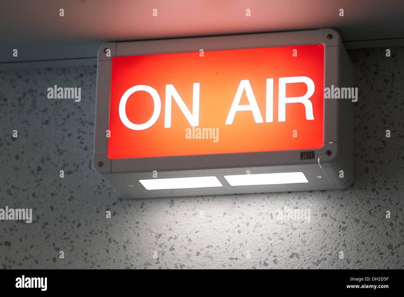 "On Air" zu unterzeichnen, am Eingang ein Radiostudio, Deutschland Stockfoto