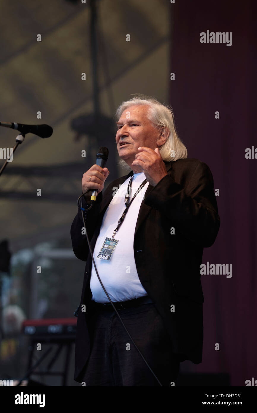 Peter Ruchel, Programm, Musikjournalist und Gründer des WDR "Rockpalast", auf der Bühne während des letzten Konzerts der BAP-Tour Stockfoto