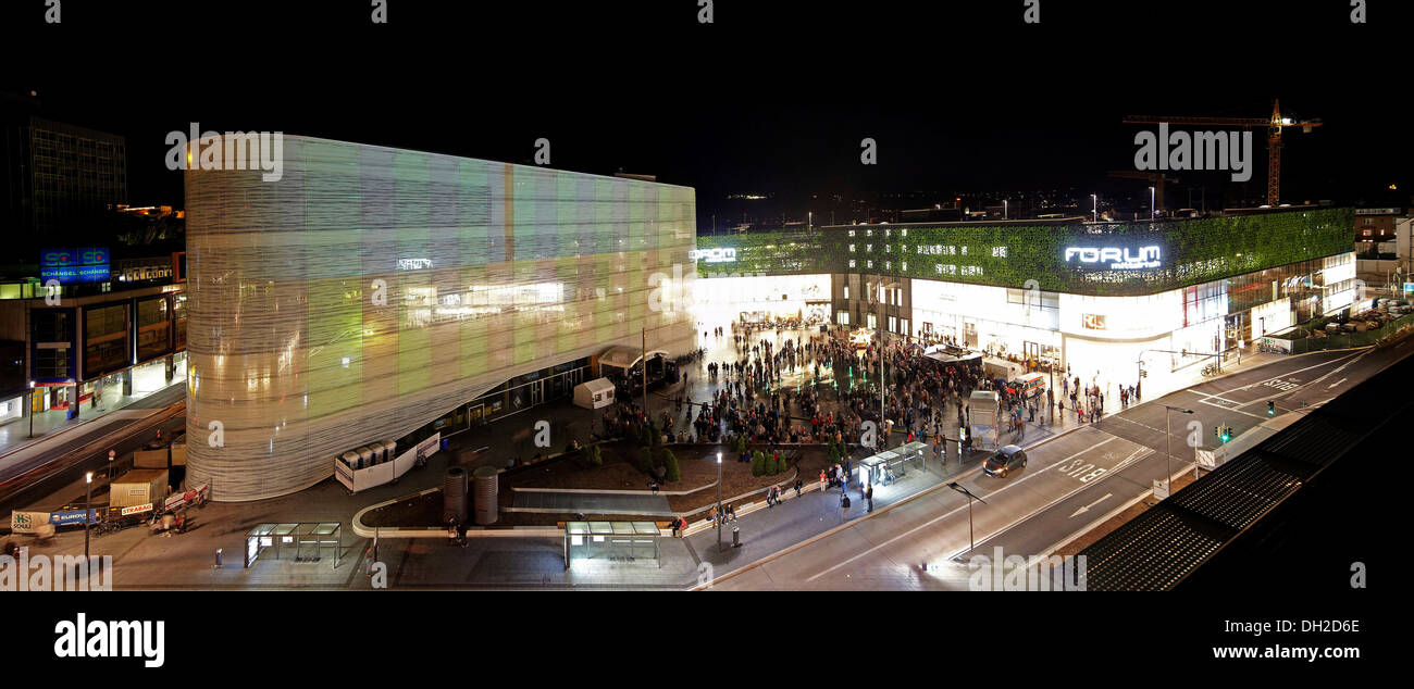 Zentralplatz quadratisch mit Kulturbau Gebäude, links und Forum Mittelrhein Gebäude, Koblenz, Rheinland-Pfalz Stockfoto
