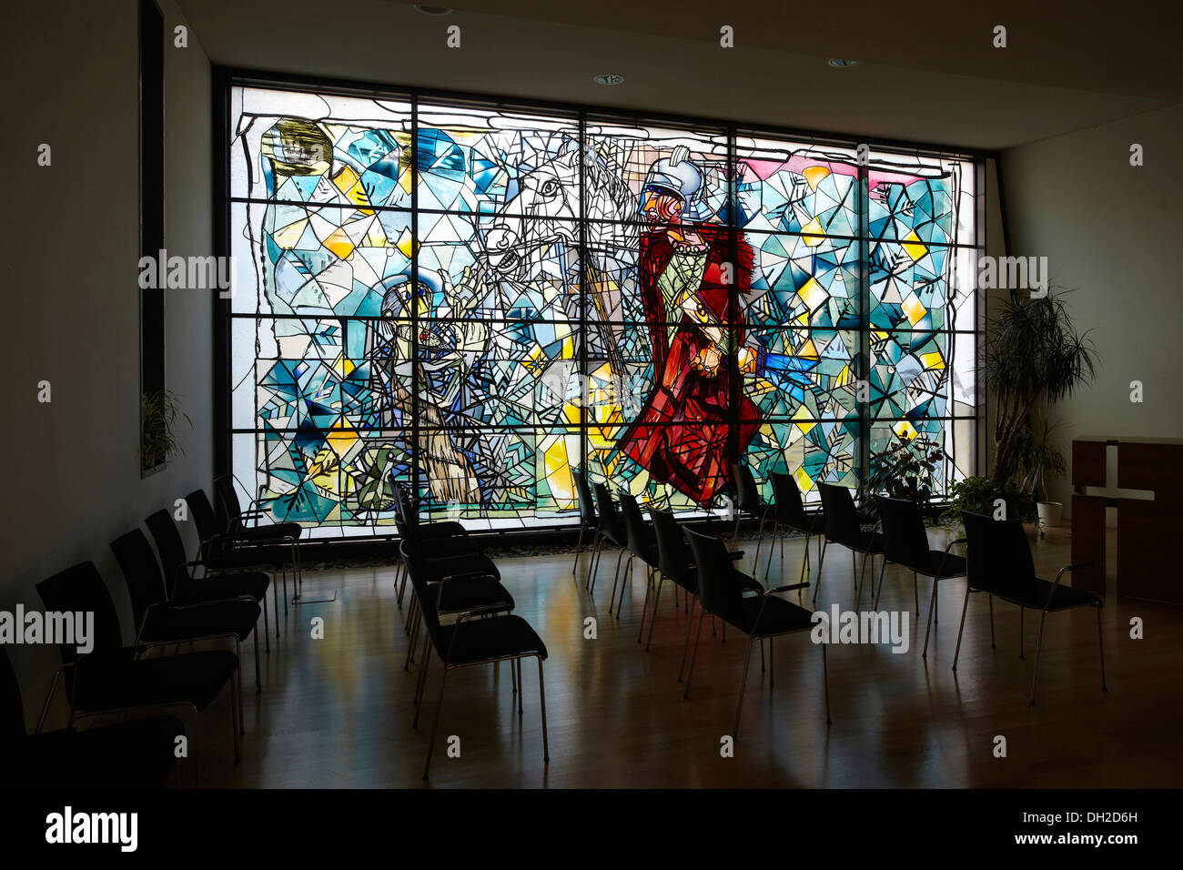 Luepertz Glasfenster in der Kapelle, Stiftungsklinikum Mittelrhein, nahen Rhein Stiftung Hospital, Koblenz Stockfoto