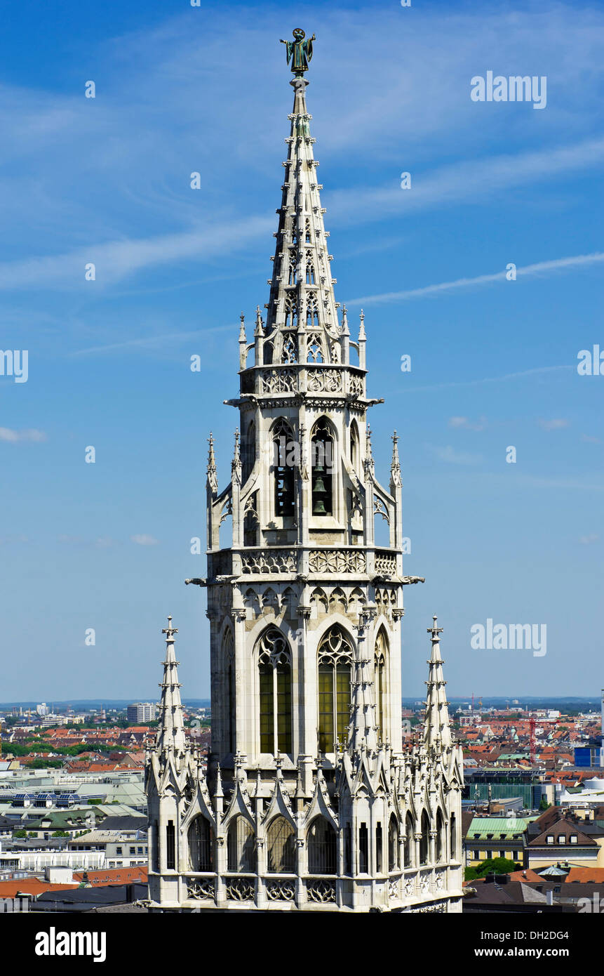 Blick von oben auf den Turm des alten Rathauses, München, Bayern Stockfoto