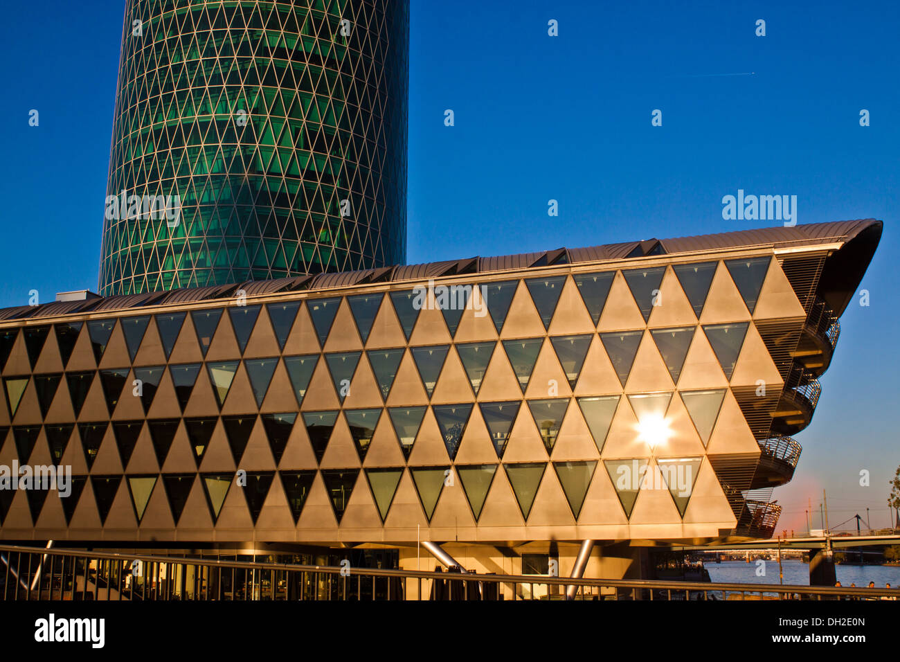 Westhafen und der Westturm Stockfoto