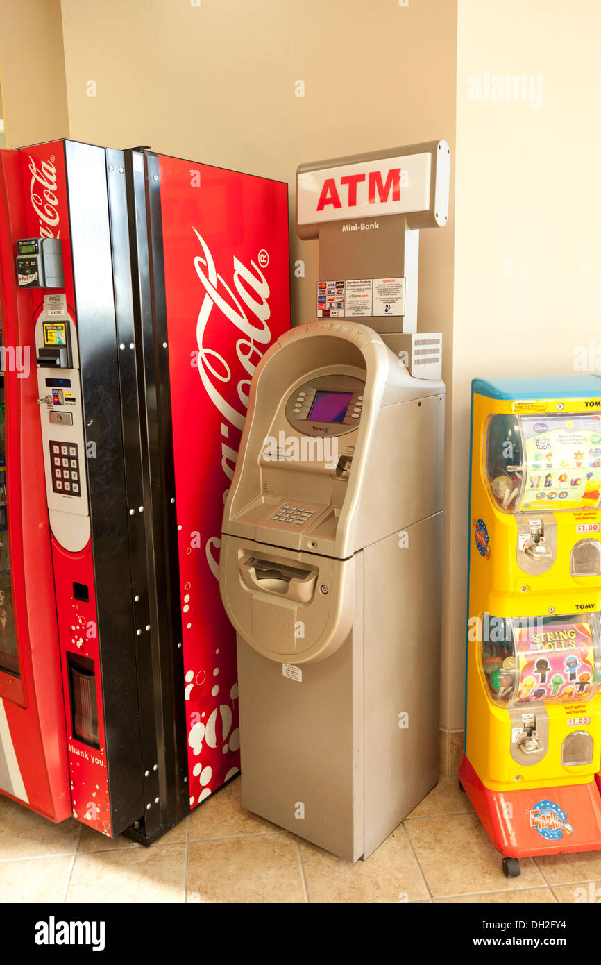 Freistehende Geldautomaten Stockfoto