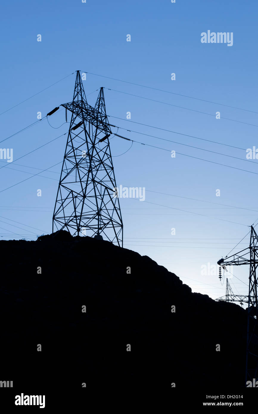 Elektrische pylon Silhouette - Nevada USA Stockfoto