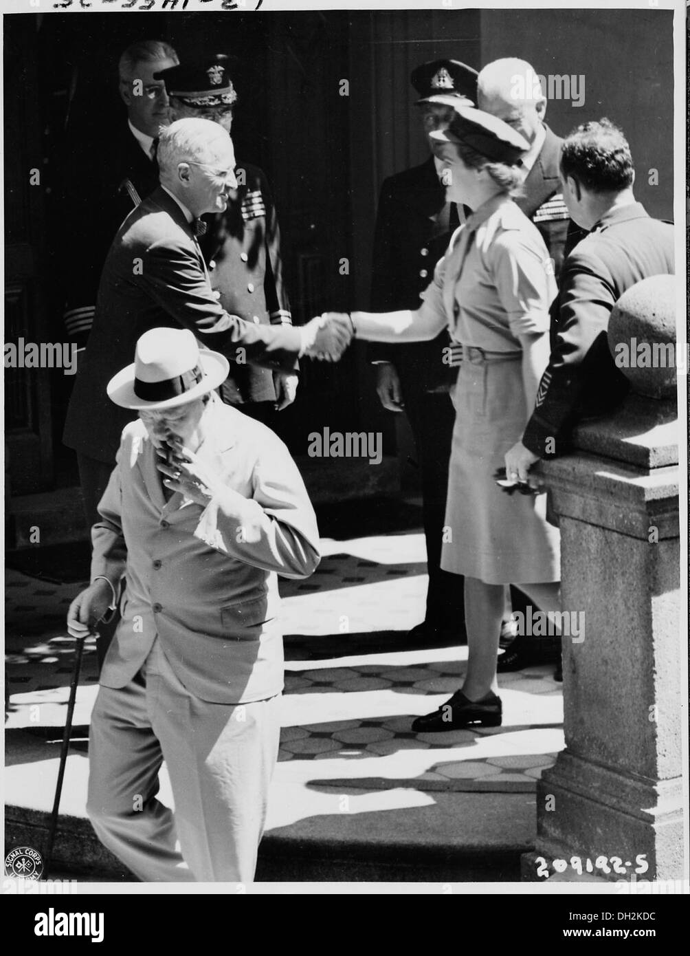 Präsident Truman sagt good Bye zu Mary Churchill, Tochter des britischen Premierministers Winston Churchill, auf der... 198796 Stockfoto