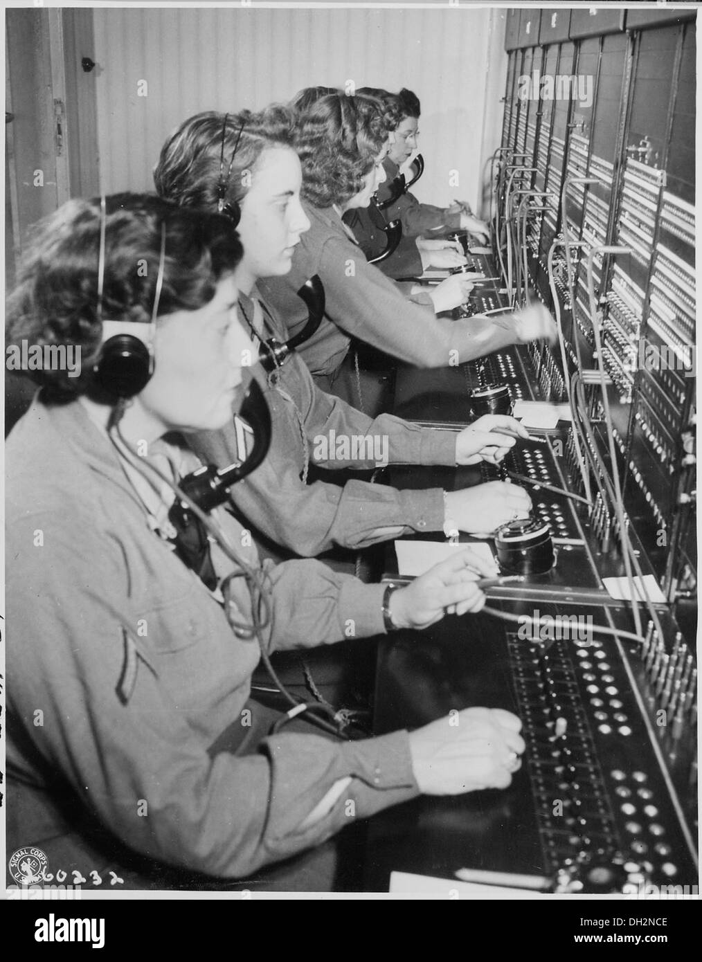 WAC Telefonisten bedienen die Telefonzentrale Sieg während der Potsdamer Konferenz in ihren Sitz in... 199007 Stockfoto