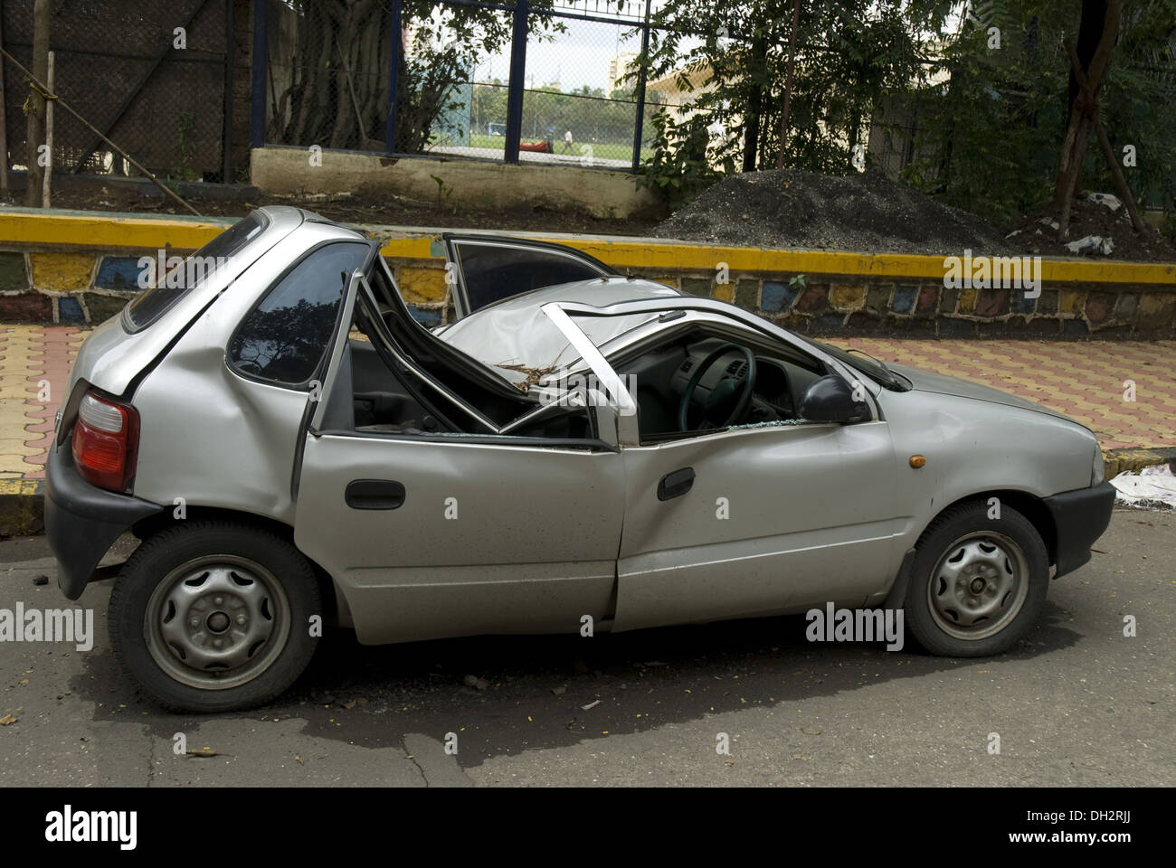 Auto bei einem unfall -Fotos und -Bildmaterial in hoher Auflösung – Alamy