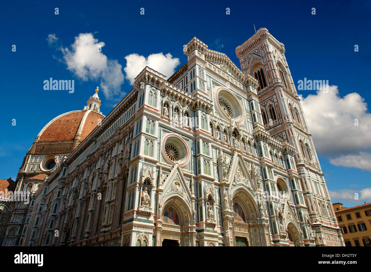 Blick auf die Fassade des der Gotik-Renaissance-Dom von Florenz, Basilika der Heiligen Maria der Blume; Florenz Stockfoto