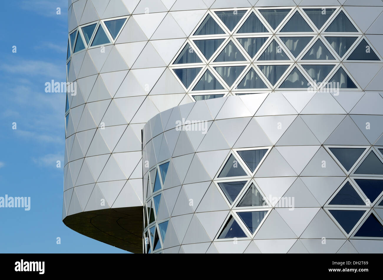 Dreieckige Fenster Muster Lycée Georges Frêche von Massimiliano Fuksas Montpellier Frankreich Stockfoto