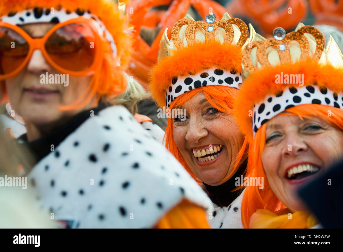 Die Niederlande, Amsterdam. Königstag ist eine einzigartige Nacht und Tag Karneval wie Veranstaltung am 27. April jedes Jahr. Die Menschen feiern. Stockfoto