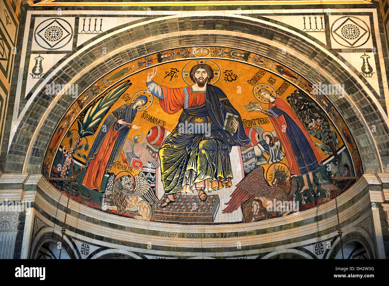 Die mittelalterliche Mosaik des Christus zwischen Maria und Heiligen Minias (1260). . San Miniato al Monte, Florenz Italien Stockfoto