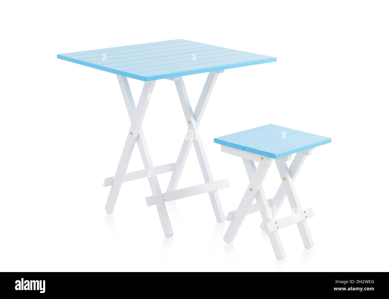 Outdoor-Tisch und Stuhl isoliert auf weißem Hintergrund Stockfoto