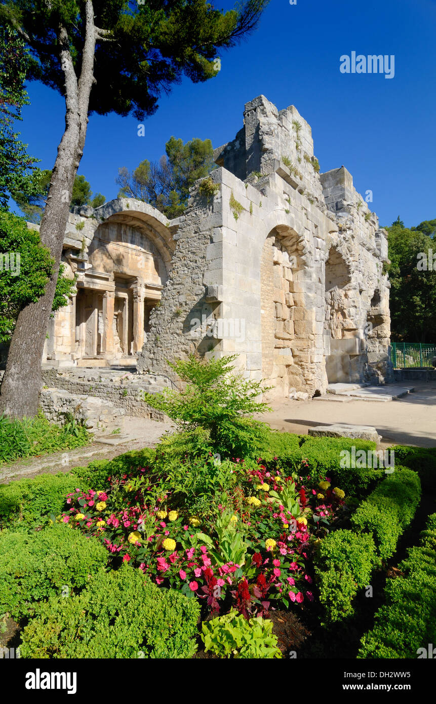 Römischer Tempel der Diana in den Gärten oder Jardins de la Fontaine Nimes Frankreich Stockfoto