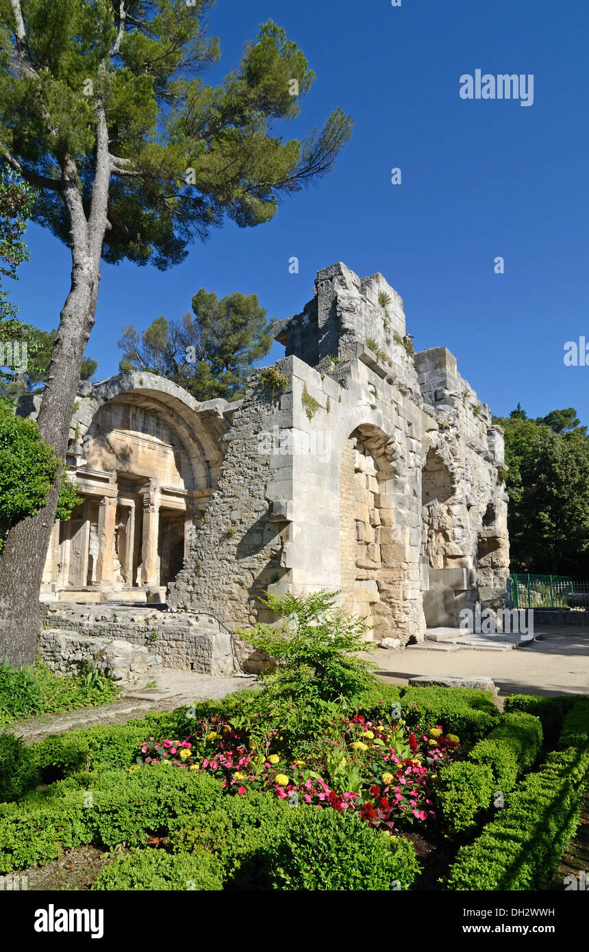 Römischer Tempel der Diana im Classical-Style Jardins de la Fontaine Gardens Nimes Gard France Stockfoto