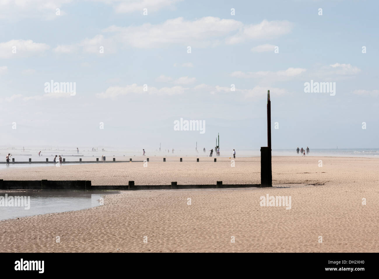 Meer-Nebel in Rhyl, Nordwales. Stockfoto