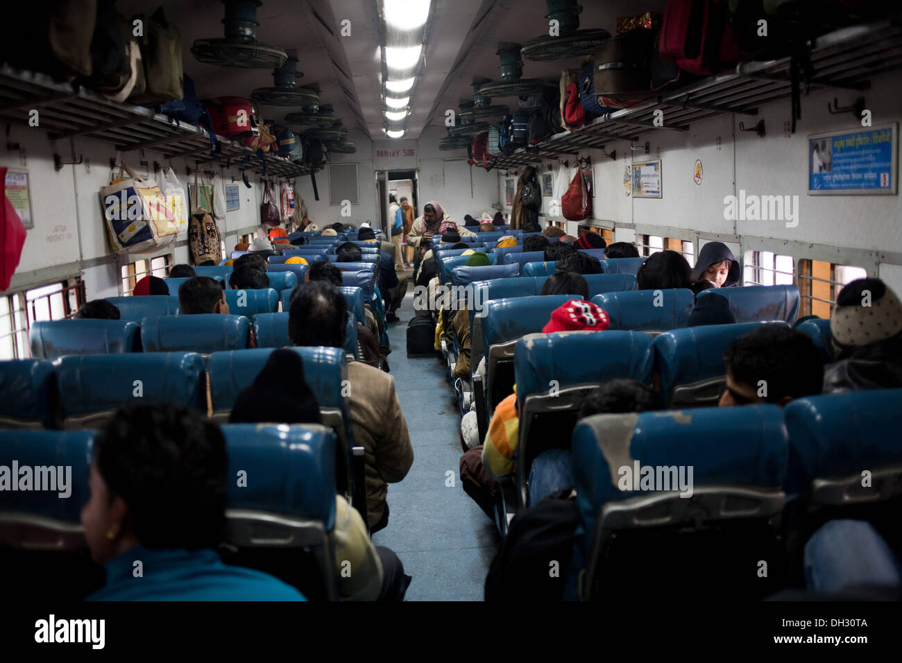 Innenraum des Zuges Trainer Stuhl Auto Indian Railway Uttrakhand Indien Asien Stockfoto