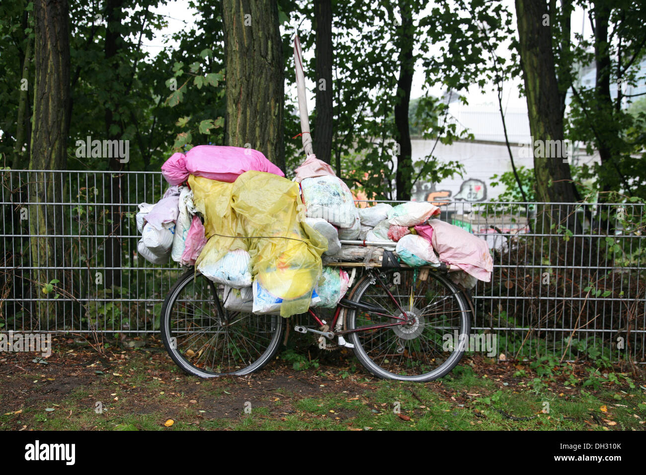 Fahrrad von einem Obdachlosen Stockfoto