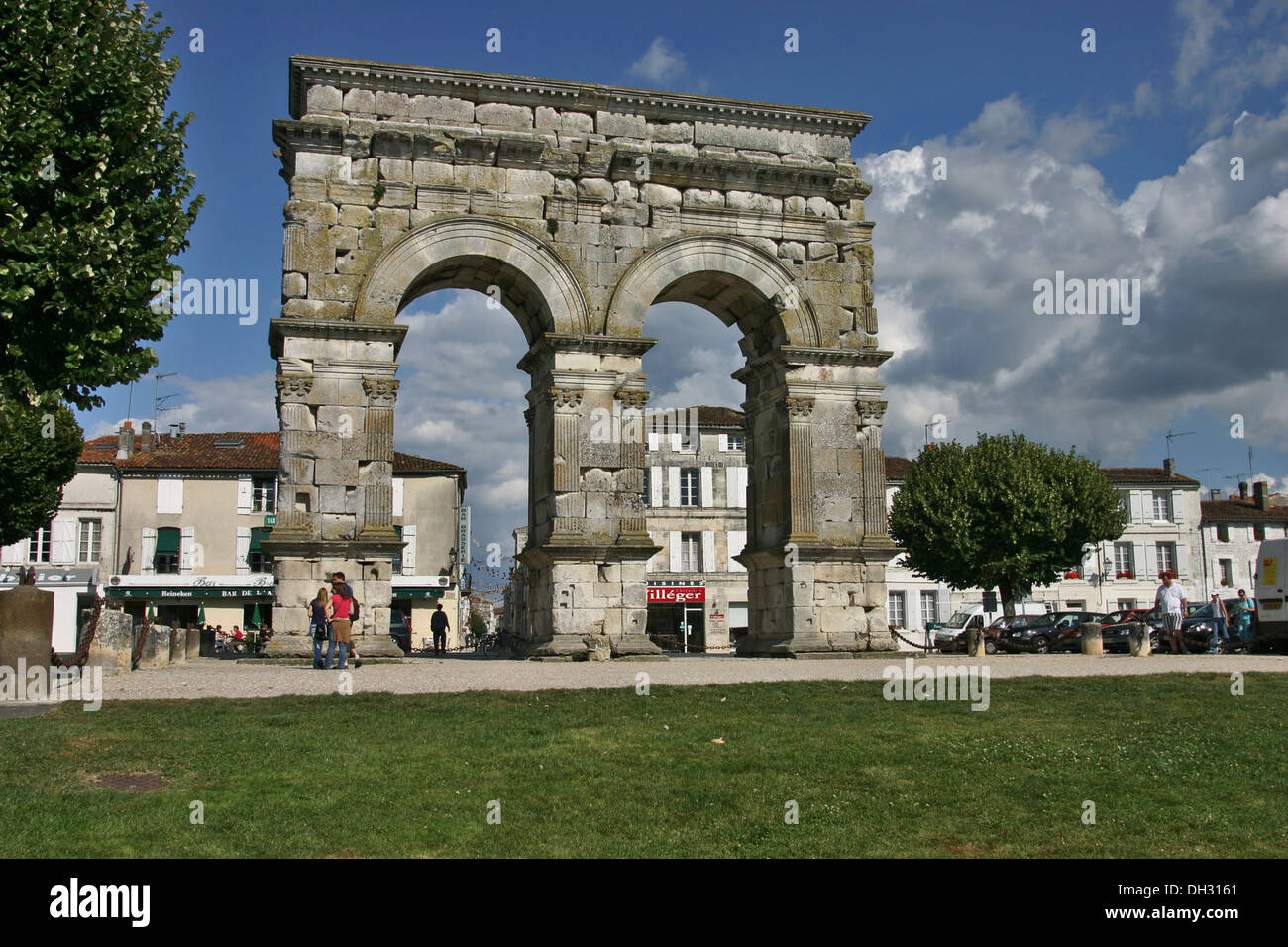 Saintes ist eine ehemalige römische Stadt an den Ufern des Flusses Charente im Südwesten Frankreichs Stockfoto