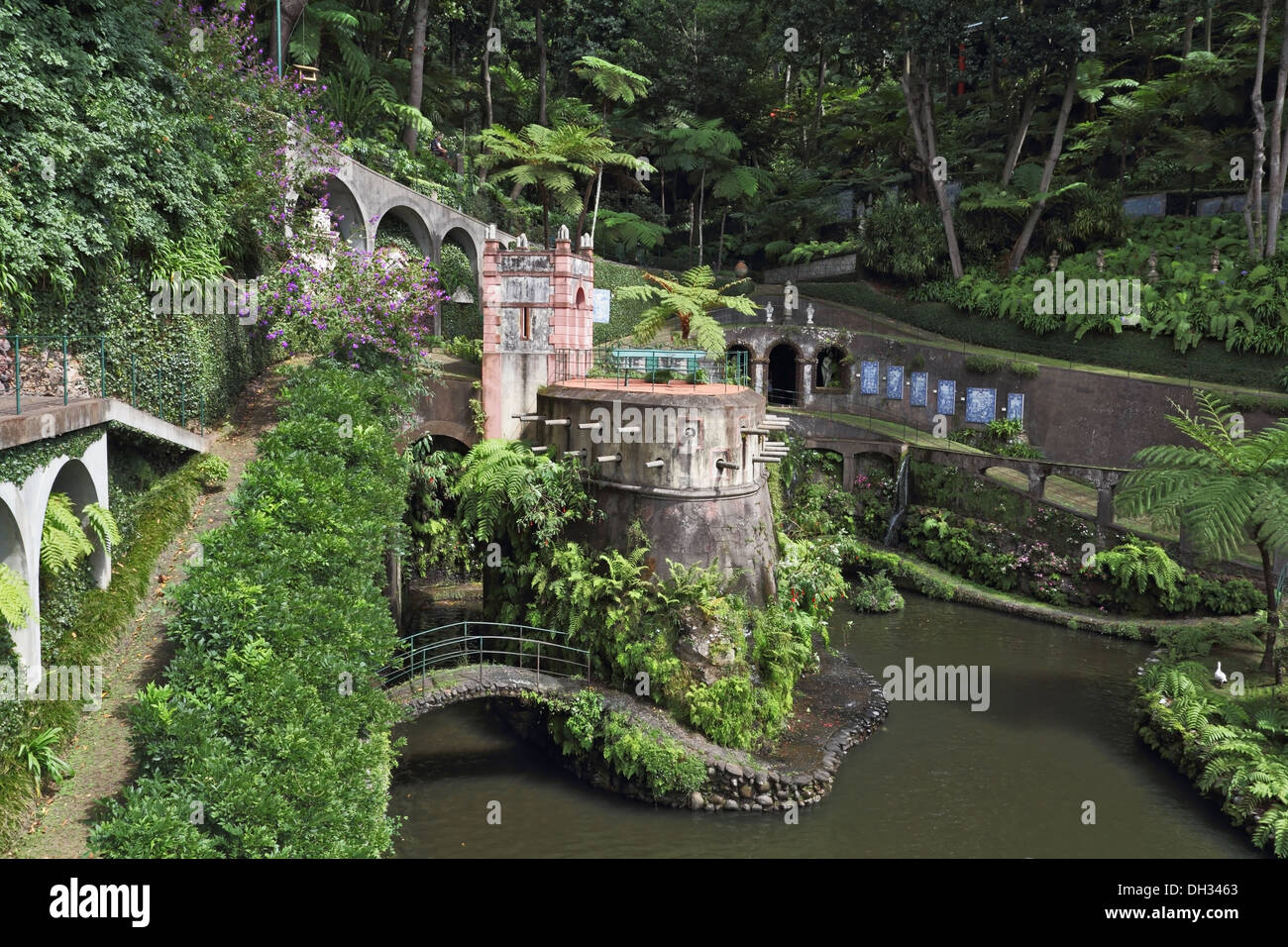 Den See und die malerische Brücke Stockfoto