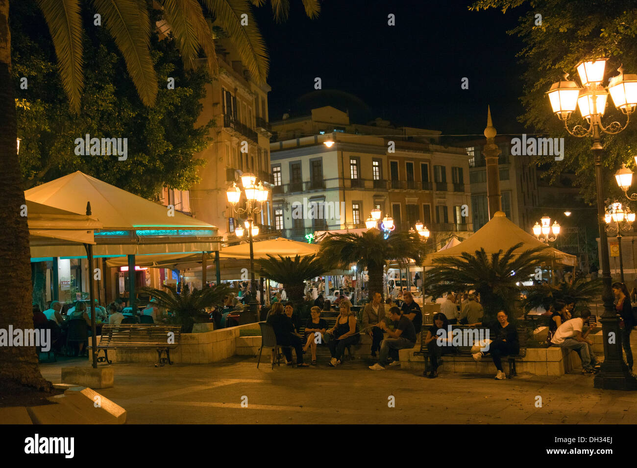 Piazza Yenne nachts in Cagliari - Sardinien Stockfoto