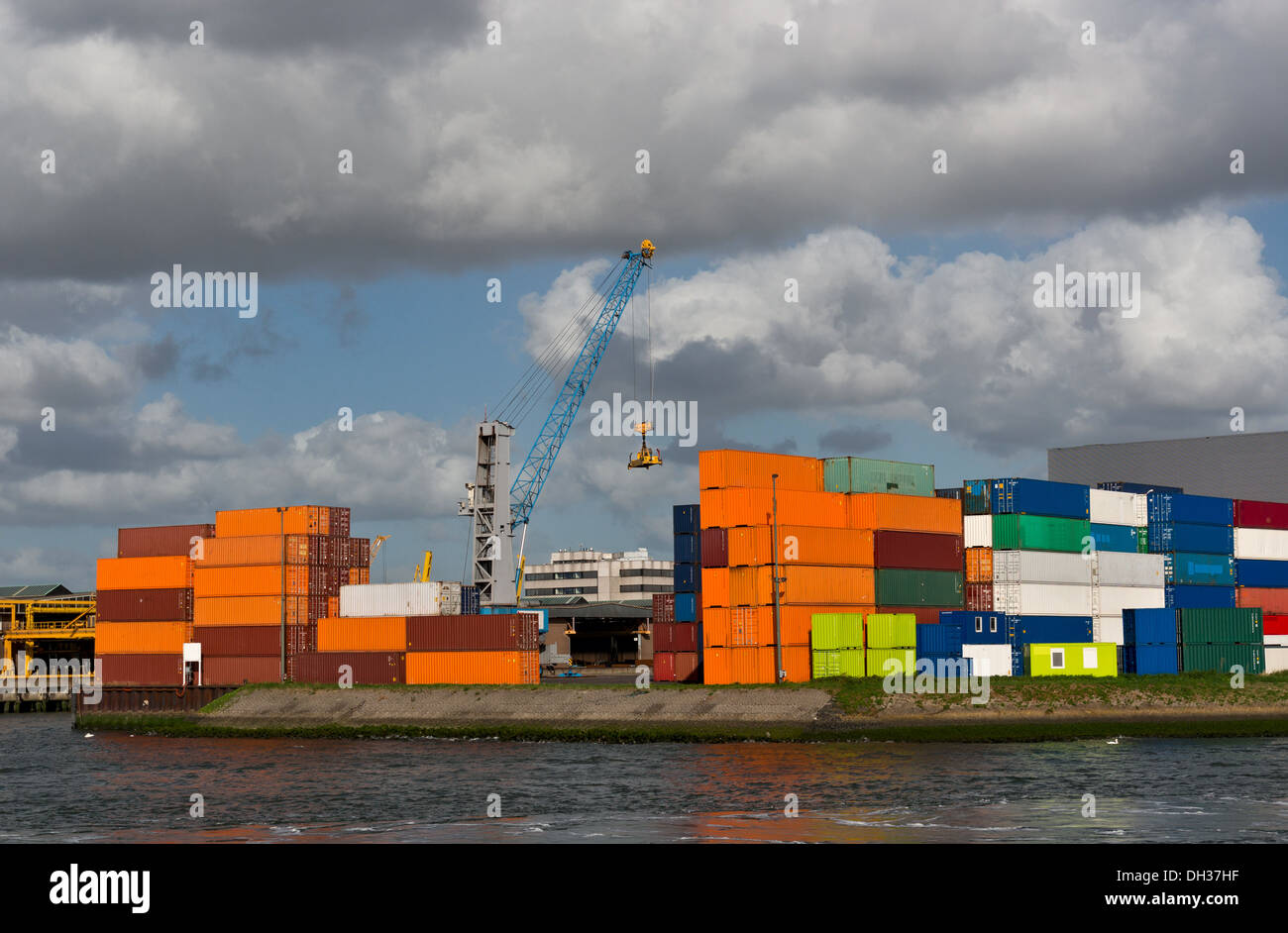 Container im Hafen von Rotterdam, Niederlande Stockfoto