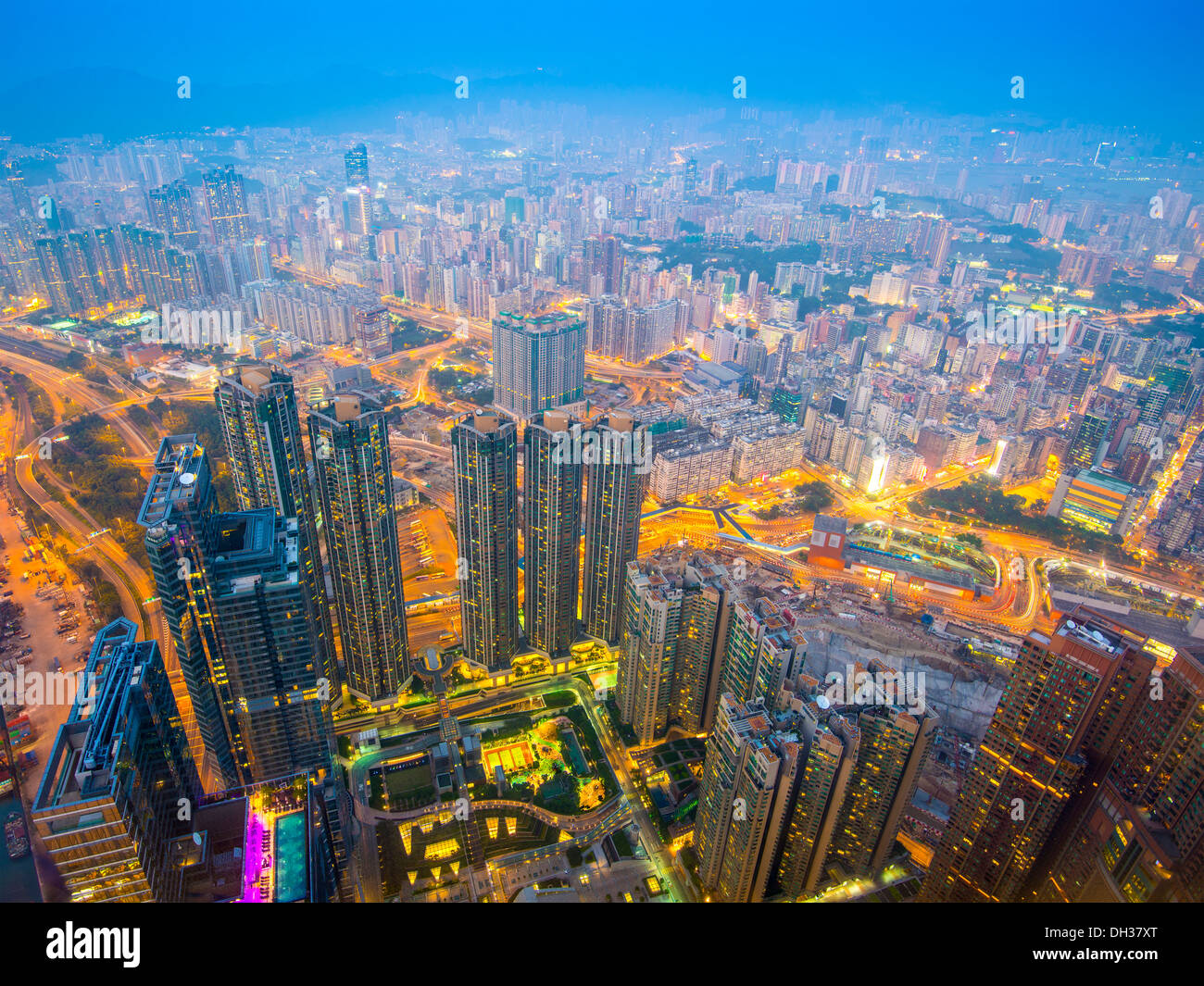 Hong Kong Stadtbild mit dunstigen Himmel im Stadtteil Kowloon. Stockfoto