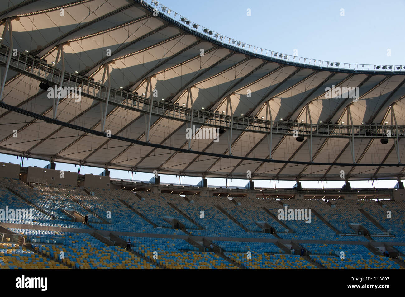 Die neu umgebaute Maracana Stadion, Rio de Janeiro, Brasilien. Eines der 2014 World Cup Stadt Veranstaltungsorte. Stockfoto