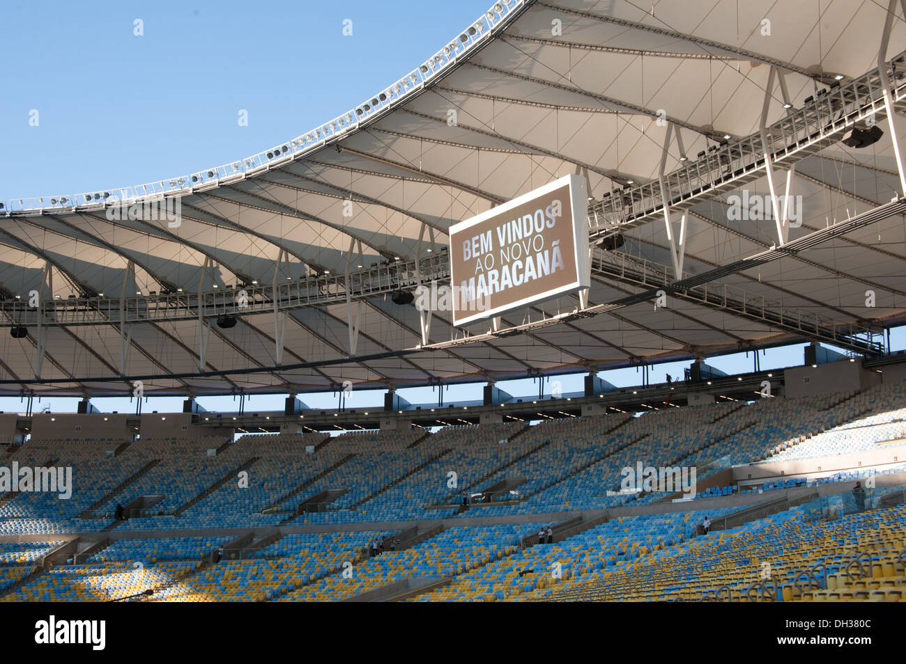 Die neu umgebaute Maracana Stadion, Rio de Janeiro, Brasilien. Eines der 2014 World Cup Stadt Veranstaltungsorte. Stockfoto