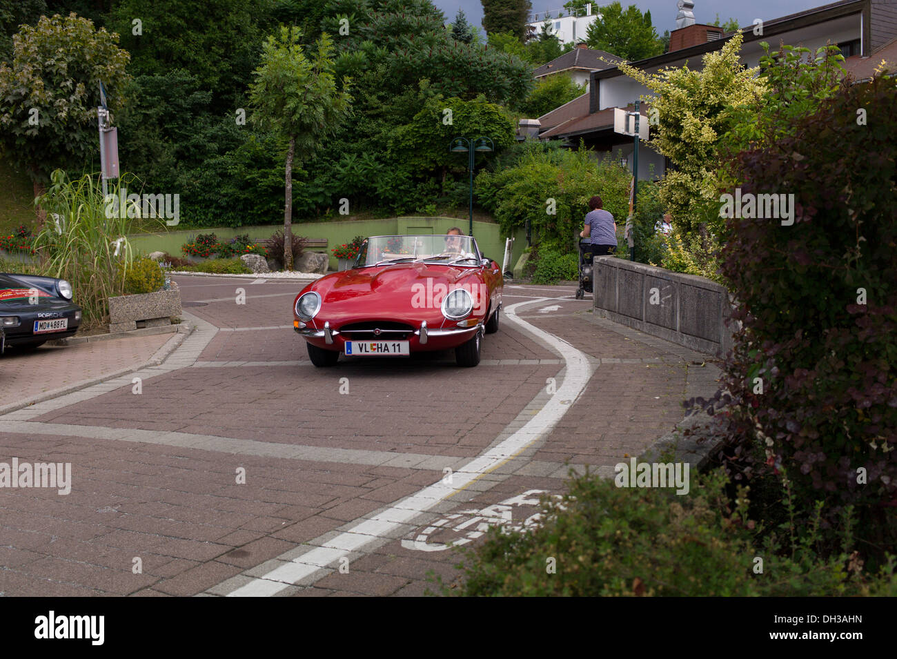 Ein Vermietung E Typ Jaguar auf den Straßen von Velden am Wörthersee-Österreich Stockfoto