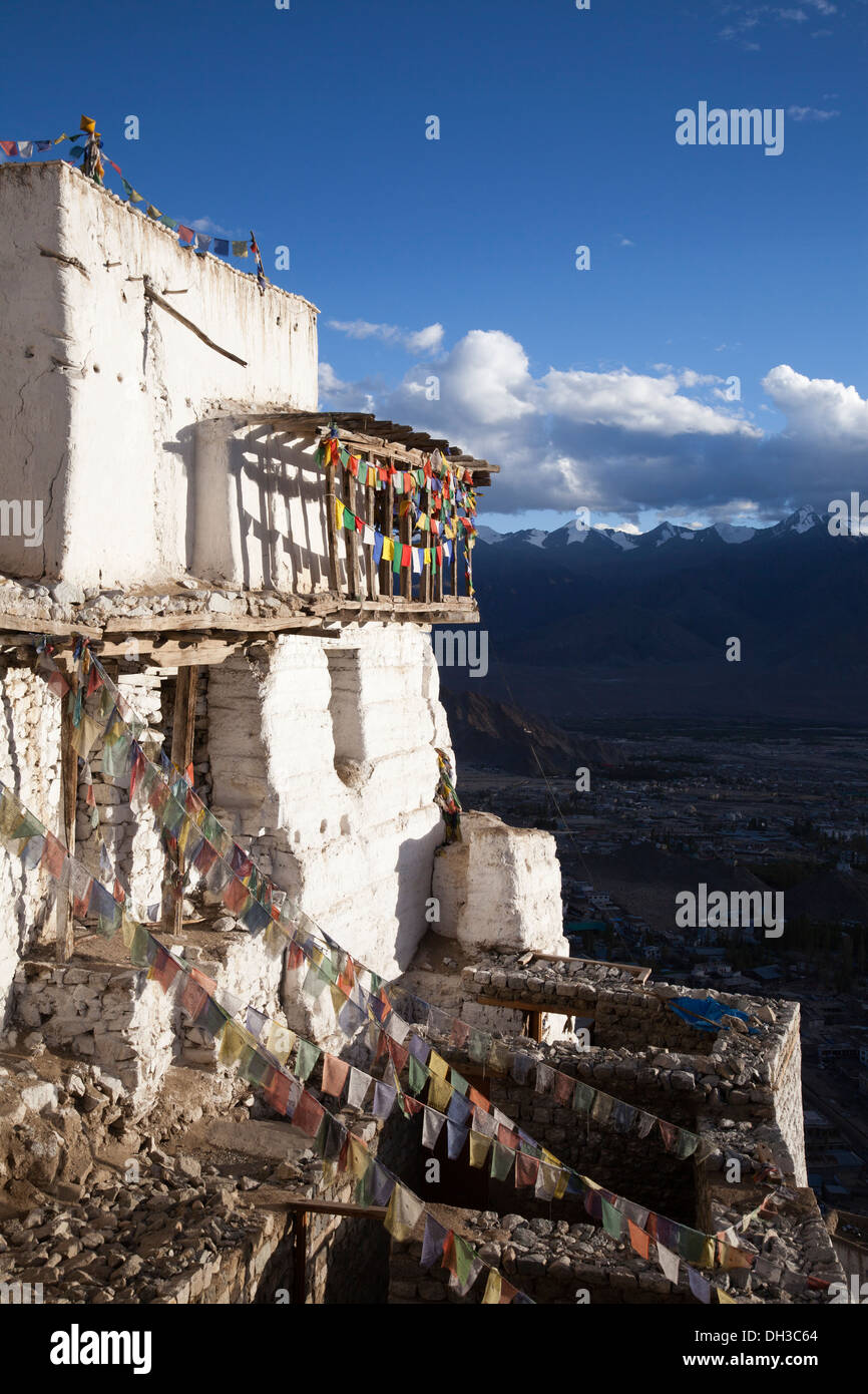 Festung und die Kirchen von Namgyal Tsemos Gompa, mit Blick auf Leh, Nordindien Stockfoto
