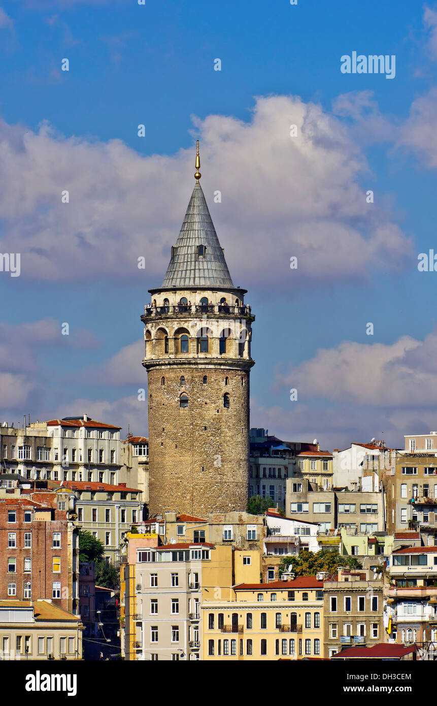 Blick auf den Galata-Turm, Stadtteil Beyoglu, Istanbul, Türkei, Naher Osten Stockfoto