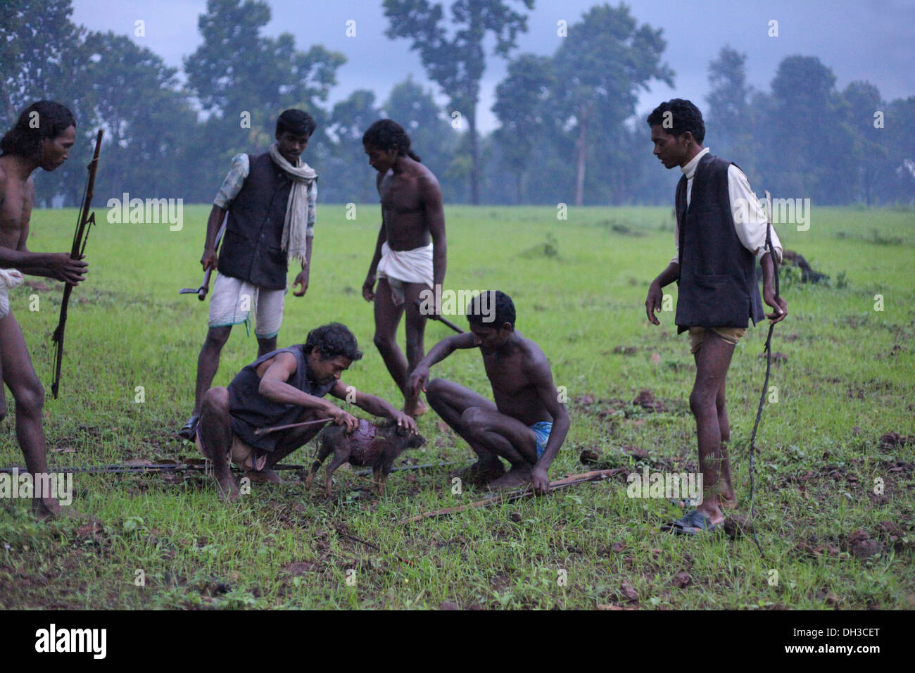 Männer jagen. Baiga Stamm, Chada Dorf, Madhya Pradesh, Indien Stockfoto