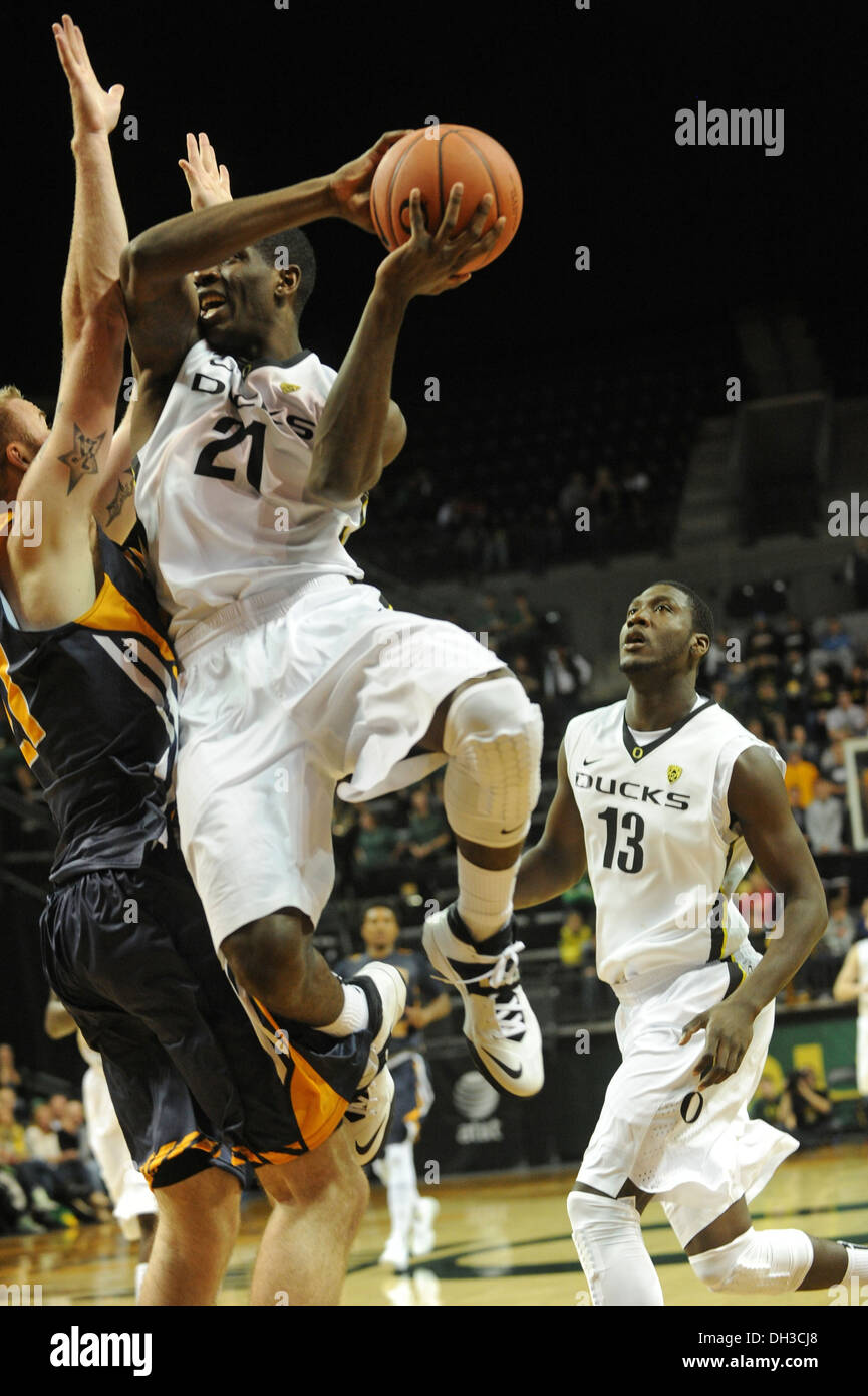Damyen Dotson, U O, Enten, Basketball, Flug, NCAAB, Matthew Knight Arena, springen, Stockfoto