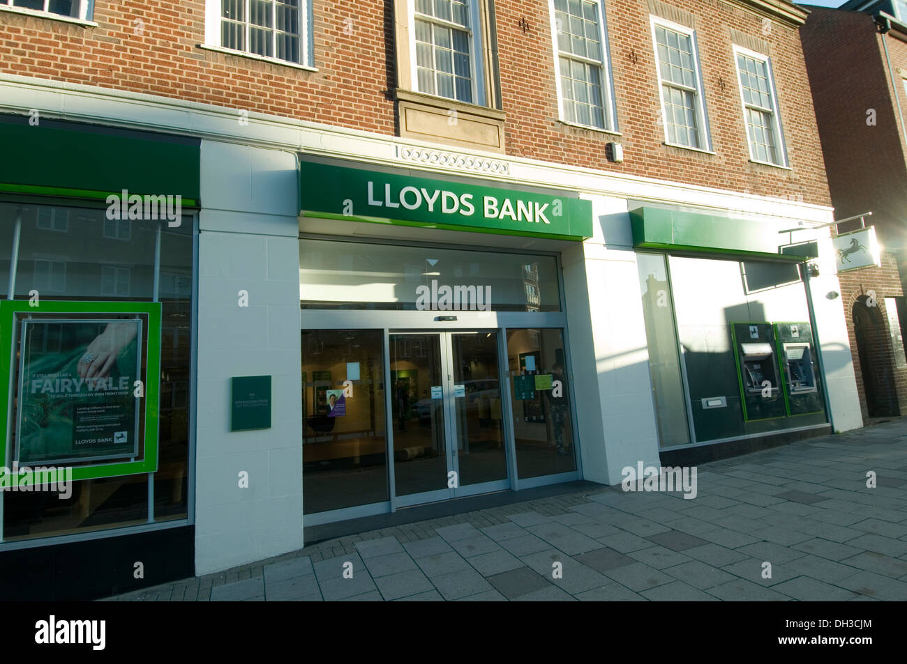 Lloyds Bank-Filiale in Sutton Coldfield modern gestalteten modernen Filialeröffnungen Banken Hautpstraße Highstreet uk Stockfoto